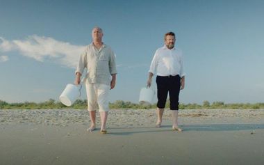 Filmul „Capace”, cu Vlad Ivanov şi Adrian Titieni în distribuţie, va rula în cinematografele româneşti din 27 octombrie