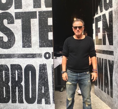 Steven Spielberg, Tom Hanks şi Edward Norton, între cei prezenţi la premiera oficială a show-ului „Springsteen on Broadway”