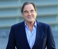 Oliver Stone, acuzat de un fost model Playboy că a atins-o în mod nepotrivit, după ce regizorul s-a exprimat cu privire la cazul Weinstein