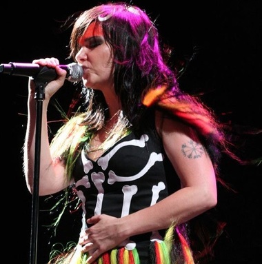 Cântăreaţa islandeză Bjork a dezvăluit că a fost hărţuită sexual de un regizor danez
