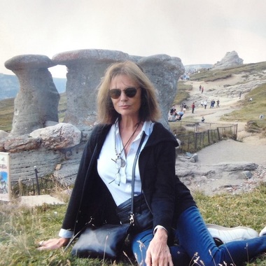 Jacqueline Bisset a vizitat din nou România: A început la Bucureşti apoi la Bistriţa pentru a vedea prieteni şi pentru mâncare incredibil de bună - FOTO