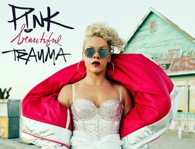 Record Billboard pe 2017 - „Beautiful Trauma” al lui Pink, vândut în peste 400.000 de unităţi în prima săptămână de la apariţie