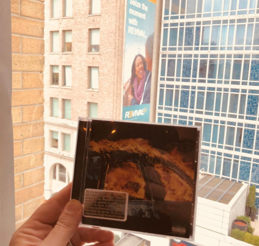 O reclamă la un medicament numit Revival poate fi parte dintr-o campanie de marketing pentru viitorul album Eminem