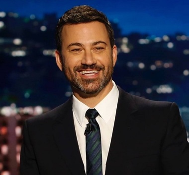 Dave Grohl, liderul trupei Foo Fighters, va prezenta marţi emisiunea „Jimmy Kimmel Live”, după ce gazda emisiunii a anunţat că va lipsi mai multe zile