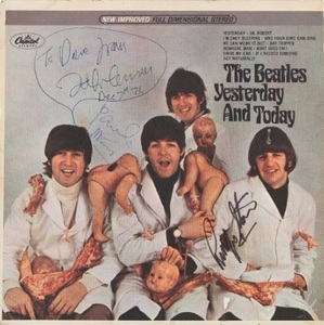O copie rară a unui album al trupei The Beatles, care i-a aparţinut lui John Lennon, va fi licitată pentru peste 200.000 de dolari