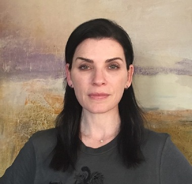 Steven Seagal, acuzat de hărţuire sexuală de actriţa Julianna Margulies, cunoscută din ”Soţia perfectă”: S-a asigurat că îi văd arma