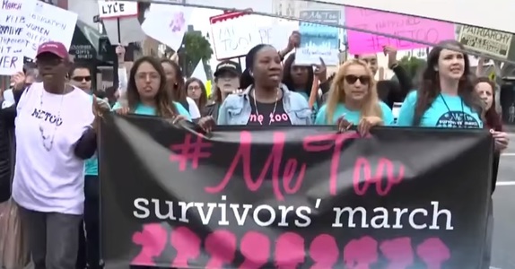 Sute de persoane au participat la un marş organizat la Hollywood în sprijinul victimelor hărţuirii şi agresiunii sexuale