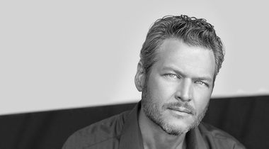 Cântăreţul country Blake Shelton a fost numit de revista People cel mai sexy bărbat în viaţă pe 2017