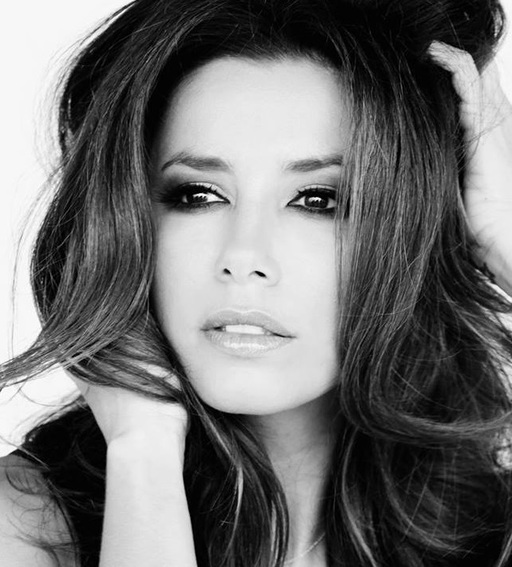 Eva Longoria a cumpărat o vilă în Beverly Hills, pentru 13,5 milioane de dolari, şi vinde o proprietate în Hollywood Hills