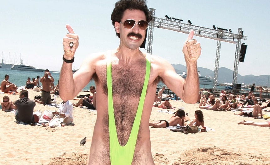 Turişti cehi, reţinuţi în Astana pentru că purtau costume de baie ca al lui Borat. Actorul Sacha Baron Cohen s-a oferit să plătească amenzile