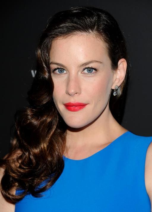 Liv Tyler şi logodnicul ei şi-au cumpărat o locuinţă în valoare de 11,25 de milioane de lire sterline în vestul Londrei, pentru a fi mai aproape de Beckham