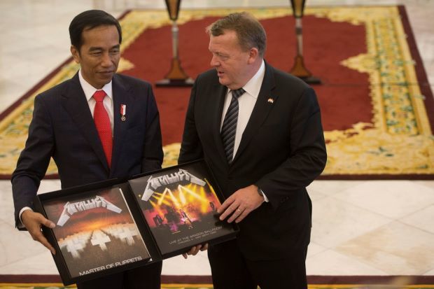 Prim-ministrul danez i-a dăruit preşedintelui indonezian un boxset Metallica