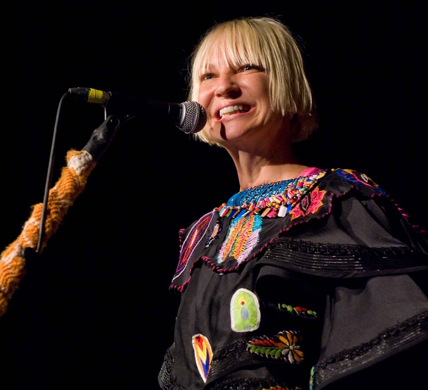 Sia a condus 13 ore pentru a susţine un concert în Sydney