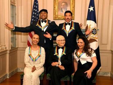 Lionel Richie şi Gloria Estefan, celebraţi în absenţa lui Donald Trump la gala Kennedy Center Honors 2017