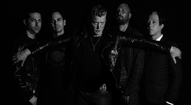 Josh Homme şi-a cerut scuze pentru că a lovit o fotografă: Am fost complet idiot. Sper că eşti bine