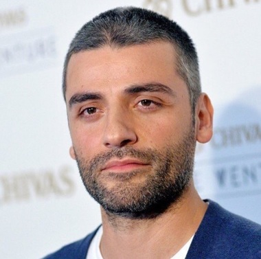 Un actor din „Star Wars: The Last Jedi” îşi va împrumuta vocea pentru personajul Gomez Addams