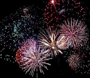 Petreceri de Anul Nou în Bucureşti - Hit Revelion 2018, în Piaţa Enescu, "100 şi La mulţi ani!”, în Parcul Titan, şi spectacol cu Ştefan Bănică la Parlament