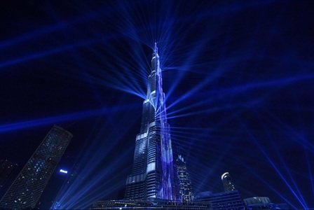 Spectacolul de lumini proiectat de Anul Nou pe Burj Khalifa din Dubai a intrat în Cartea Recordurilor - VIDEO