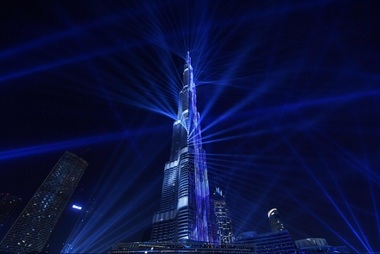 Spectacolul de lumini proiectat de Anul Nou pe Burj Khalifa din Dubai a intrat în Cartea Recordurilor - VIDEO