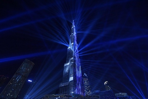 Spectacolul de lumini proiectat de Anul Nou pe Burj Khalifa din Dubai a intrat în Cartea Recordurilor - VIDEO