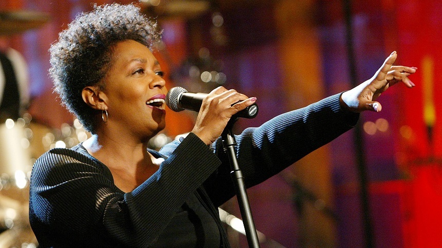 Cântăreaţa soul Anita Baker şi-a anunţat retragerea şi va începe în martie un turneu de adio