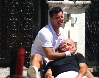 Familia creatorului de modă Gianni Versace se distanţează de serialul care documentează asasinarea lui