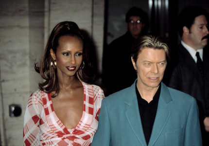 Văduva lui David Bowie a publicat fotografii din primul an de viaţă al cântăreţului, pentru a marca ziua în care ar fi împlinit 71 de ani - FOTO
