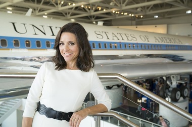 Julia Louis-Dreyfus a încheiat şedinţele de chimioterapie. Fiii actriţei au sărbătorit pe melodia "Beat it" - VIDEO
