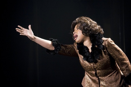 Aretha Franklin a ales-o pe Jennifer Hudson să o interpreteze în filmul biografic despre „regina muzicii soul”