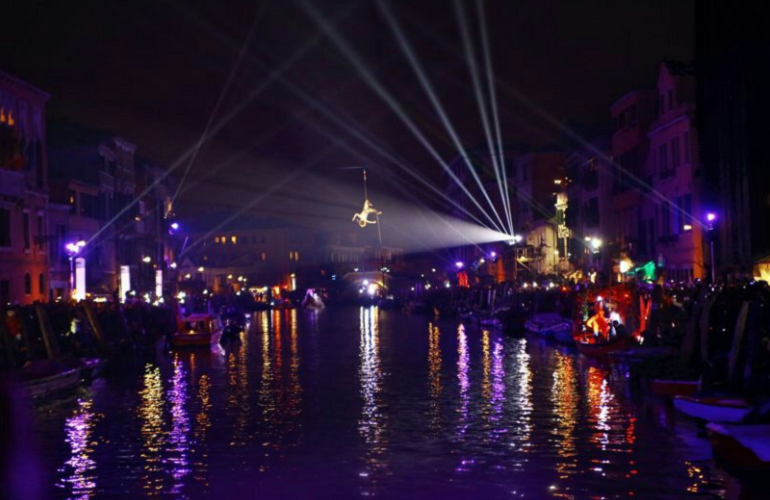 Carnavalul de la Veneţia 2018 a debutat cu un spectacol muzical acvatic. „Jocul”, tema ediţiei de anul acesta