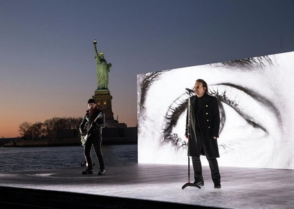 U2 a interpretat o odă pentru imigranţi la gala premiilor Grammy 2018