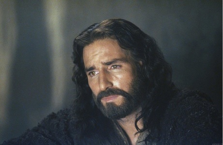 Jim Caviezel, care l-a interpretat pe Iisus în „Patimile lui Hristos”, îşi va relua rolul în continuarea filmulului, în regia lui Mel Gibson