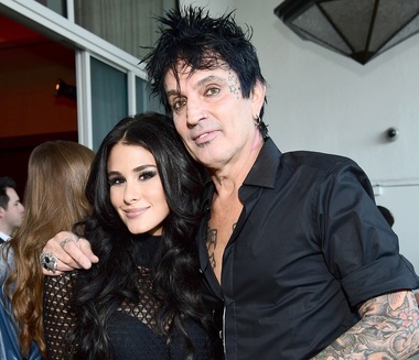Tommy Lee, toboşarul trupei Mötley Crüe, s-a logodit