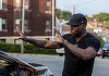 Cineastul Antoine Fuqua a reluat discuţiile cu Universal pentru a regiza remake-ul „Scarface”

