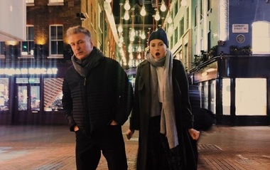 Fiica actorului Alec Baldwin a pozat nud pentru PETA, urmând exemplul mamei sale, Kim Basinger - FOTO