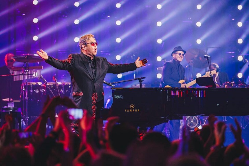 Elton John a părăsit scena în timpul unui spectacol, după ce a fost înfuriat de un fan - VIDEO