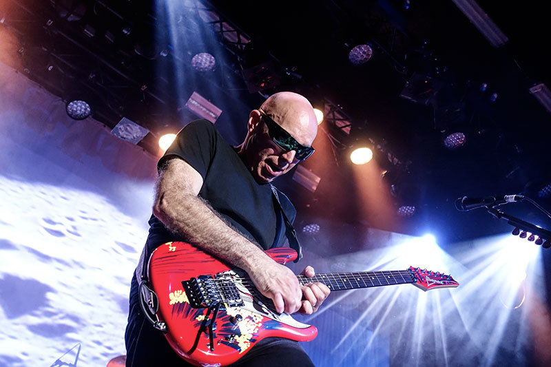 Joe Satriani va concerta la Bucureşti pe 25 iulie. Biletele au fost puse în vânzare