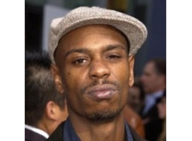 Comicul Dave Chappelle, dat în judecată de un bărbat care a aruncat cu o coajă de banană spre el în timp ce se afla pe scenă