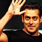 Superstarul bollywoodian Salman Khan riscă până la 6 ani de închisoare pentru braconaj