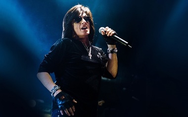 Joe Lynn Turner, fost membru al grupurilor Rainbow şi Deep Purple, a suferit un atac de cord. Turneul european, amânat