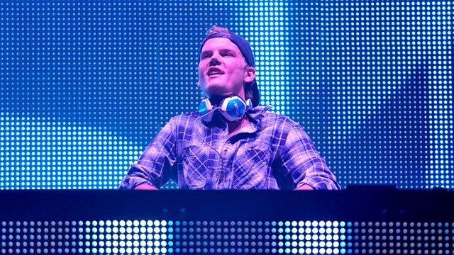 DJ-ul suedez Avicii s-ar fi sinucis tăindu-se cu sticlă spartă, susţine tabloidul TMZ