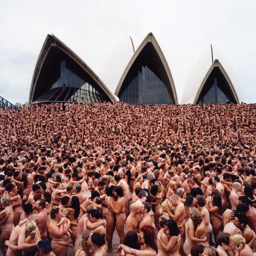 Spencer Tunick va reveni în Australia pentru a fotografia o mulţime nud pe una dintre cele mai cunoscute străzi din Melbourne