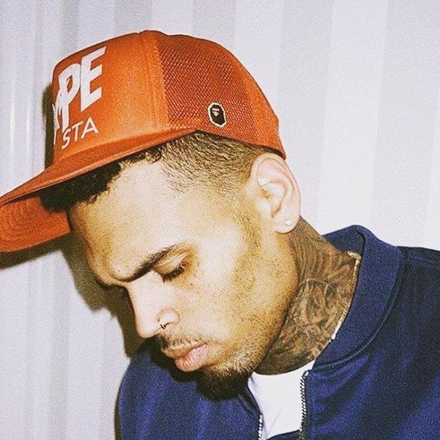 Chris Brown a fost dat în judecată pentru că a găzduit o petrecere la care o femeie susţine că a fost violată