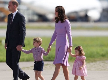 Nunta regală - Prinţii George şi Charlotte, în alaiul miresei