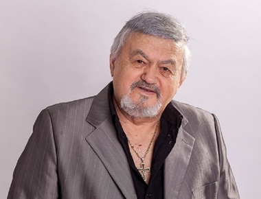 Cântăreţul Alexandru Jula a murit la Spitalul Judeţean Galaţi; artistul avea 84 de ani şi a suferit un accident vascular. Familia lui Alexandru Jula: Oameni frumoşi, ultimul lui zâmbet de ieri a fost pentru voi
