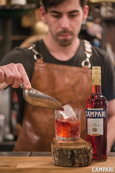 Programul caritabil Negroni Week încurajează artiştii emergenţi din mai multe domenii
