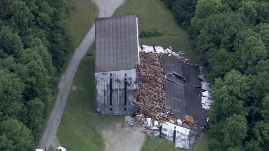 Mii de butoaie cu burbon, distruse odată cu prăbuşirea parţială a unui depozit din Kentucky - VIDEO