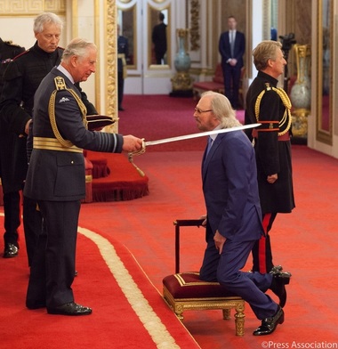 Barry Gibb, membru al trupei Bee Gees, a primit titlul de cavaler al Ordinului Imperiului Britanic