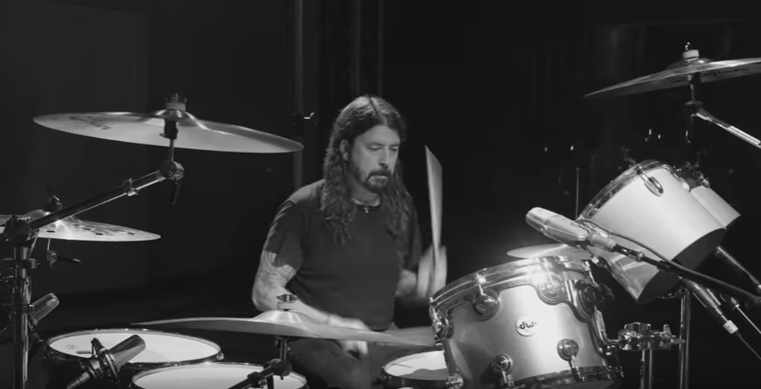 Dave Grohl a anunţat lansarea proiectului solo „Play”, un mini-documentar şi o piesă de 23 de minute - VIDEO