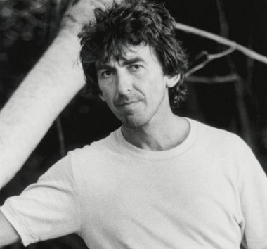 O chitară folosită de George Harrison în ultimul concert The Beatles de la Cavern Club, scoasă la licitaţie